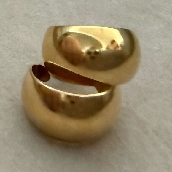 Chunky Gold Tone Huggie Hoop Earrings – Modern & Bold Look - Picture 11 of 17